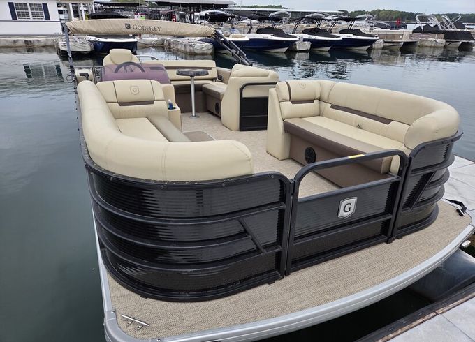 22' Tri-Toon (200hp Outboard)