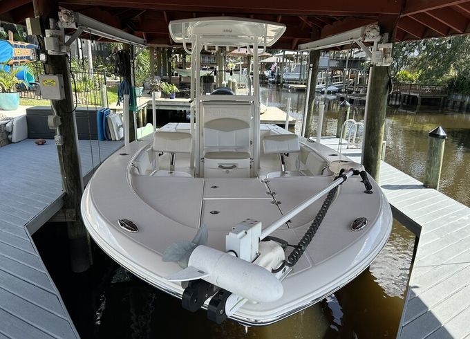 24’ Robalo Cayman 246