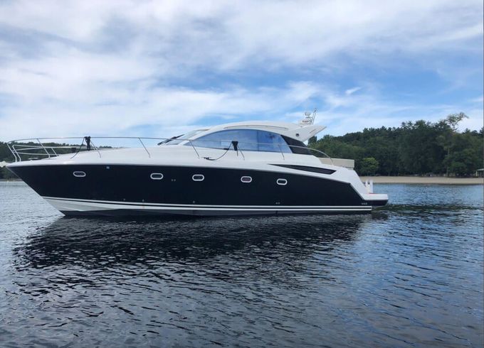 45' Prestige. Sailgate, Sunset Cruise, or an Intimate outing up to 8!!