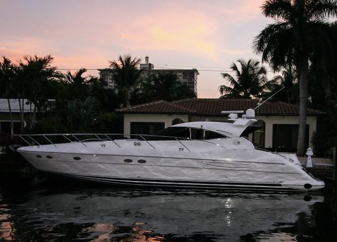 54ft Neptunus Express Cruiser Yacht - Chicago Yacht Experience