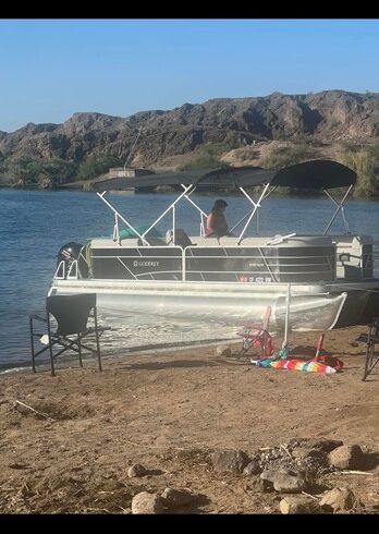 22' Godfrey Sweetwater Pontoon Party Boat in Los Angeles