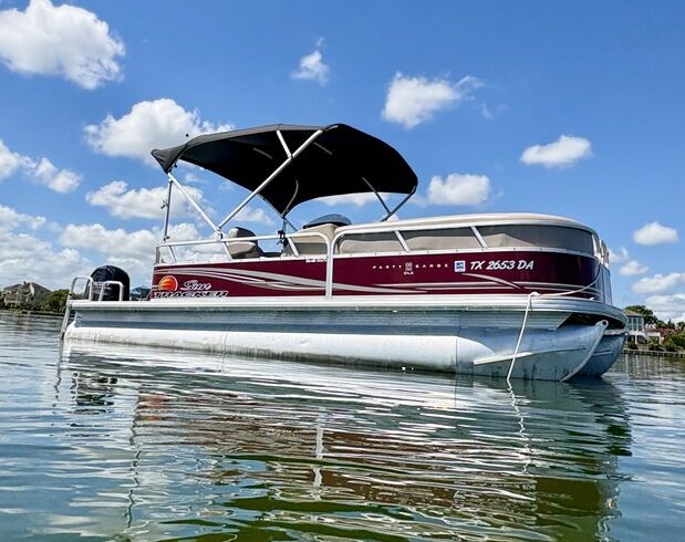 Family-Friendly Pontoon Cruises on Clear Lake – Captain Included