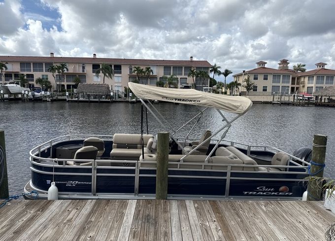 2024 Sun Tracker Fishing Barge - Rental