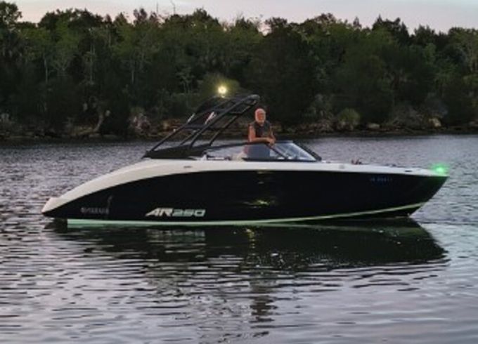 25 Foot twin engine Yamaha jet boat - Manatee  and Dolphin Safe!