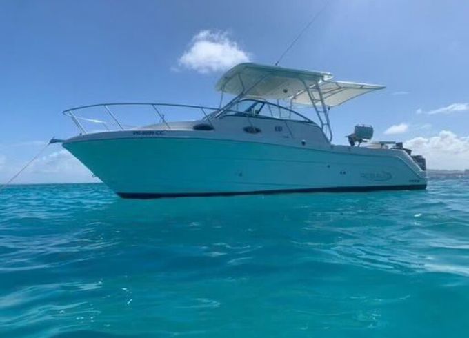 Relax & Refresh Aboard the 2012 30ft Robalo DC