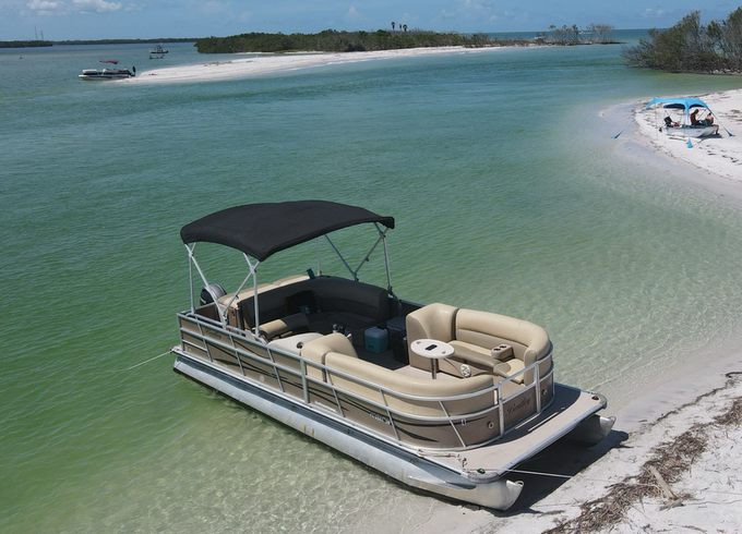 24’ Bentley Pontoon 14 passengers