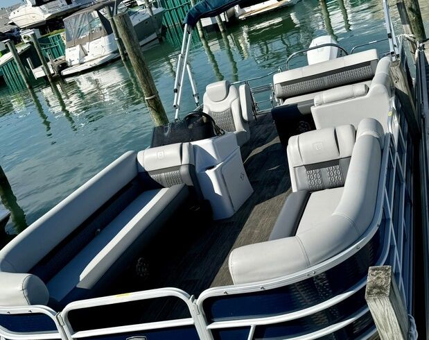 2021 Godfrey 22’ Tritoon