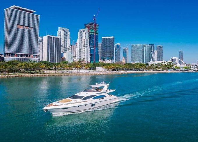 70ft Azimut Luxury Yacht – Jet Skis and Water Toys, Miami Beach