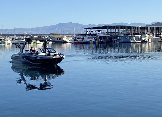 Centurion Cruiser — Wakesurf & Charter Ready