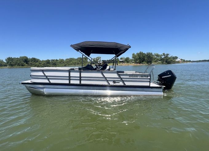 2025 Massimo 24Lounge w/200hp Mercury