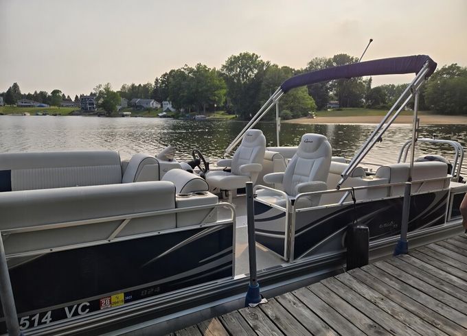 Quest Tritoon 150 — Relax, Swim & Explore