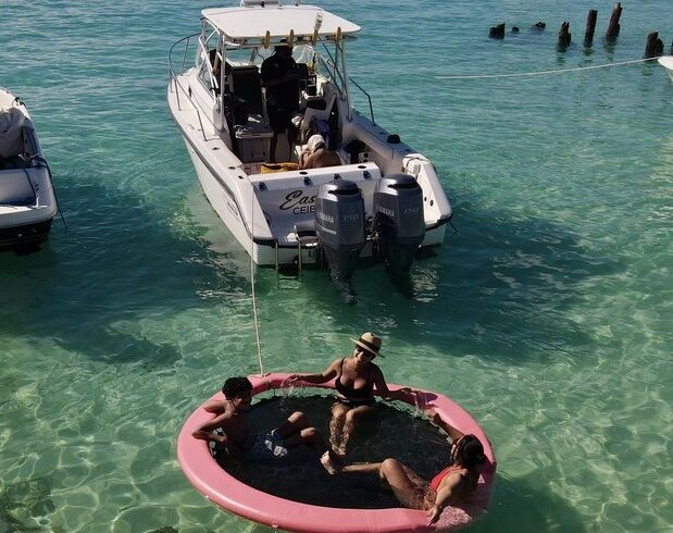 Boston Whaler 24’ – Smooth Ride to Icacos/Palomino (Captain Included)