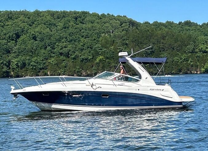 Lake of the Ozarks Party Cruiser | 37' Four Winns for 12 Guests