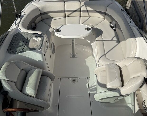 Chaparral 256 cabin family boat