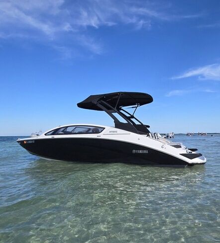 28ft  Yamaha **Fast and Luxurious** Sandbar FAVORITE tons of room***