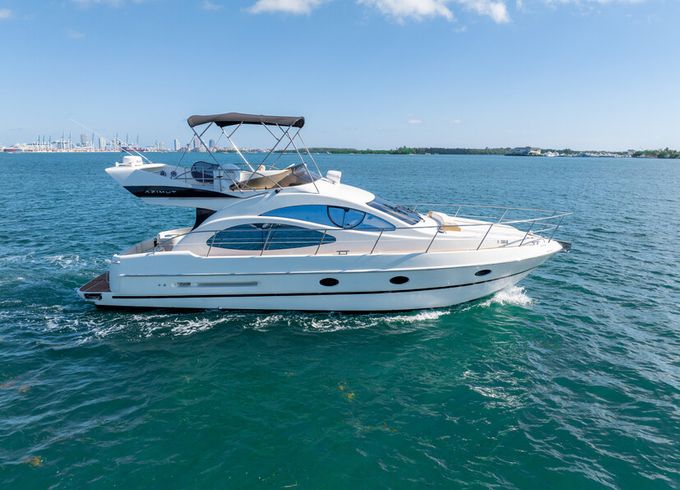Enjoy " TIME BANDICT " 45ft Azimut in MIAMI !!!