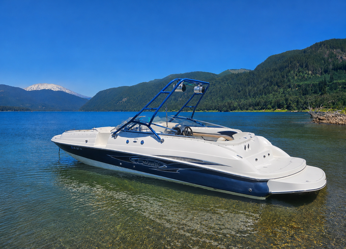 Explore Lake Washington in Our SeaSwirl 237 Sundeck