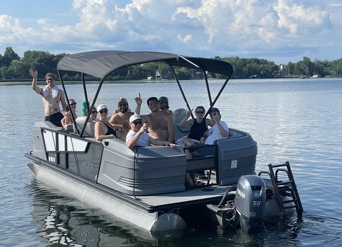 LAKE MINNETONKA / UP TO 12!