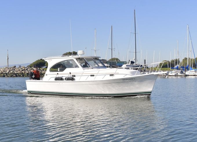 Mainship Pilot 34 - Personalized Charters and Ash Scattering