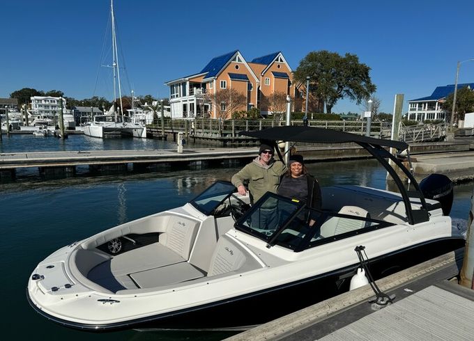 Sea Ray 21’ SPX Bow Rider. Enjoy the beach with no hassle!