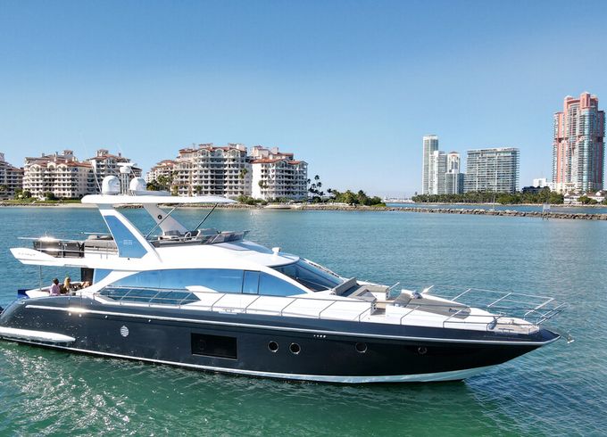 68ft Azimut Flybridge – Luxury Miami, Bahamas The Keys Yacht Charter
