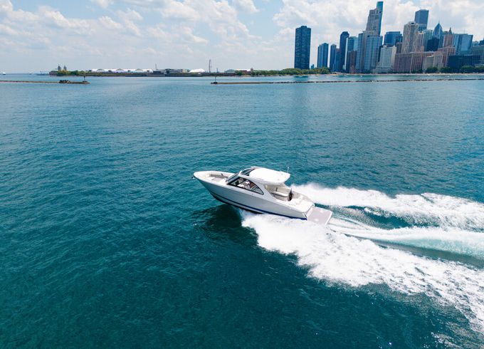 37ft Regal Motor Yacht – Chicago Lake Michigan Charter w/ Seakeeper