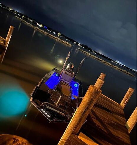 21.5’ Uncle Jay Fishing Boat Fully Loaded w/ Stereo and Power Poles