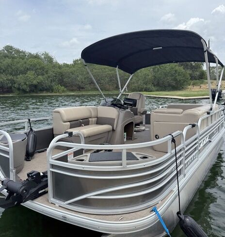 2023 Pontoon with Lily Pad and Fire Pit – Lake Grapevine