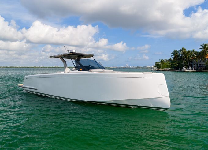 Luxury Day Boat In Montauk NY - Pardo 43