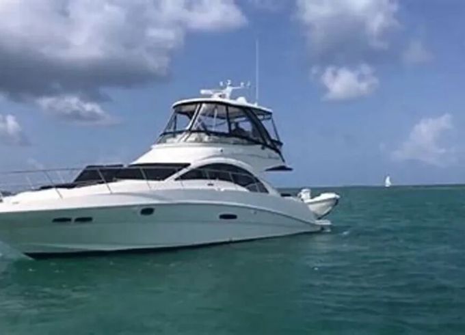 Luxurious 2008 SeaRay 47 Sedan Bridge for Rent - Pristine Condition