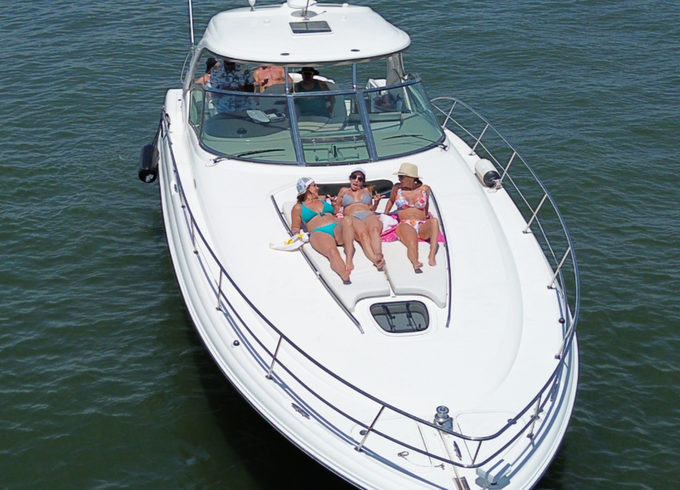 "Opus One" : 45 ft Searay Sundancer