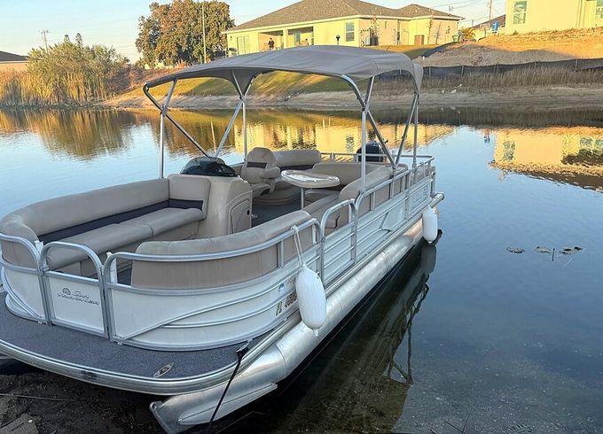 22ft 115HP Pontoon Boat I Freshwater Canal And Lakes I Seats 12