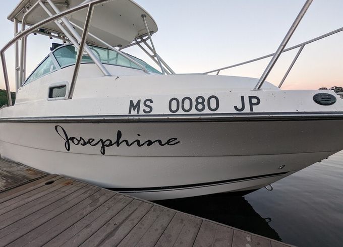 The Perfect All-Purpose Boat for families & friends (6 people MAX)