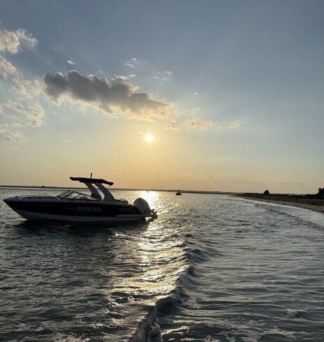 Luxury 28 Foot Charleston Boat Charter