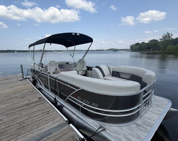 Brand New 2026 Sylvan Mirage Pontoon | Seats 12 | Bluetooth Stereo