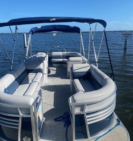 Luxury 22  Tritoon to enjoy Melbourne and Intercoastal river!