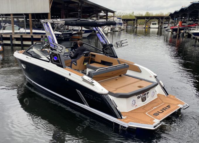 Ultimate big lake cruising and surf machine- Cobalt R6 Surf