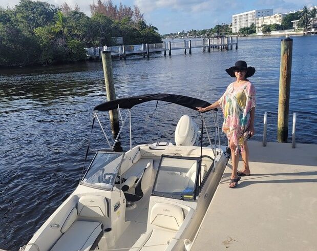 Fun and comfortable cruising boat