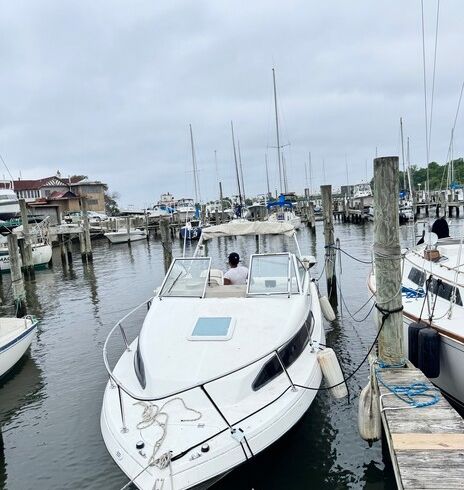 22’ Bayliner Cruiser - 5 Persons - Fishing- Onboard Water and Toilet