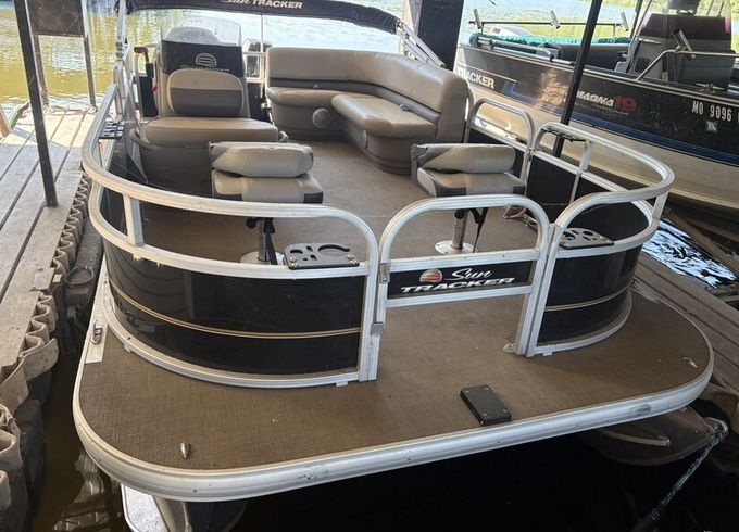$499 Per Day, $699 Total Per Weekend, $799 Per Week.  16 Foot Pontoon