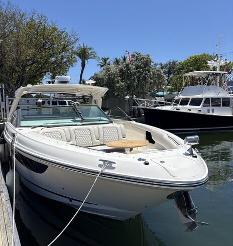 Luxury Sea Ray – Smooth Rides, Unforgettable Views