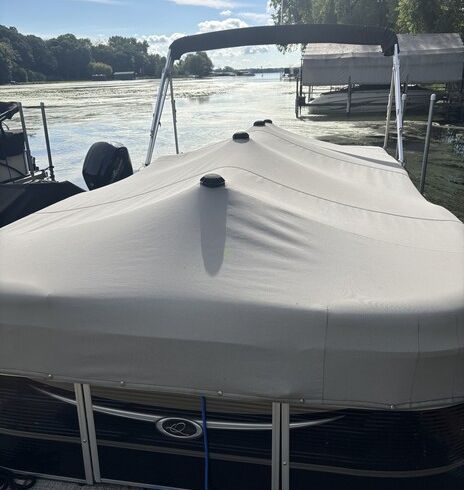 Family-Friendly Quest Pontoon Rental | Seats 10