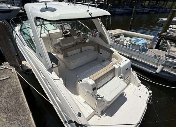 Party Boat 33 ft 8 person