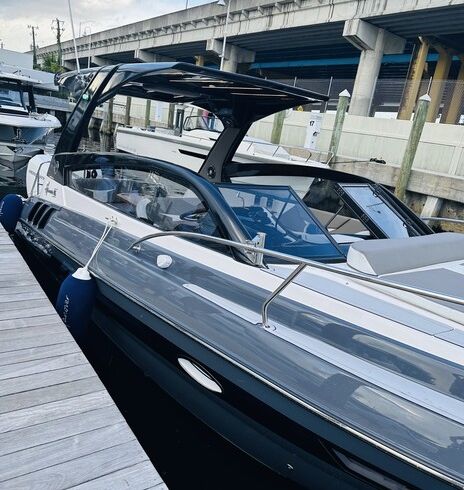 Brand-New 2025 Hanover 305 Luxury Yacht