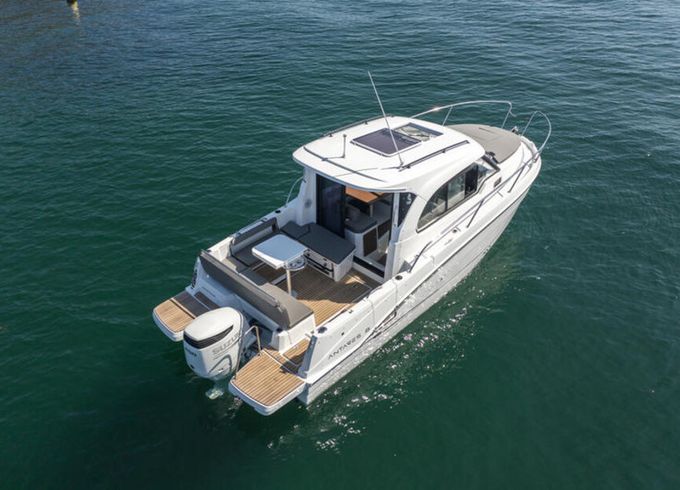 Lakeside Paradise Escape - 26’ Cabin Cruiser