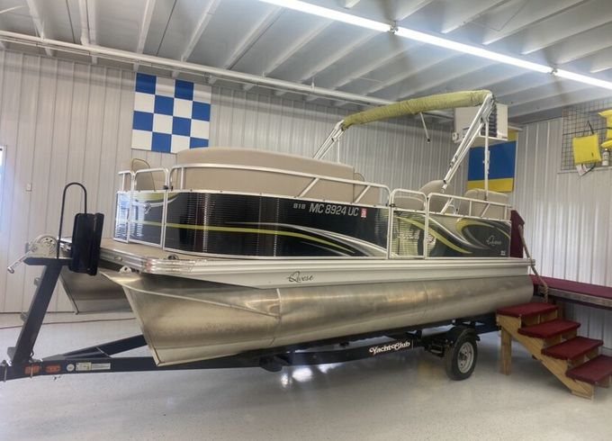 Saint Joseph — 18' Luxury Qwest Pontoon