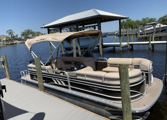 2020 Sun Tracker Party Barge 24 DLX