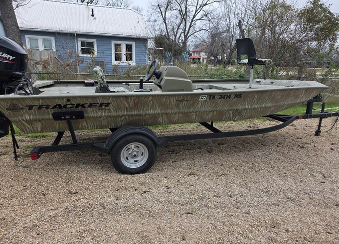 Adventure Awaits: Explore Lake Granger on a Powerful Tracker Grizzly