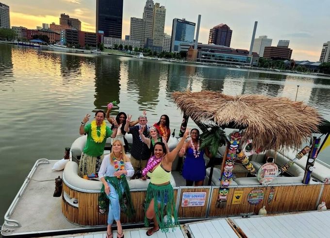 TIKI BOAT TOLEDO! ENJOY A CAPTAIN DRIVING YOU ON THE MAUMEE RIVER