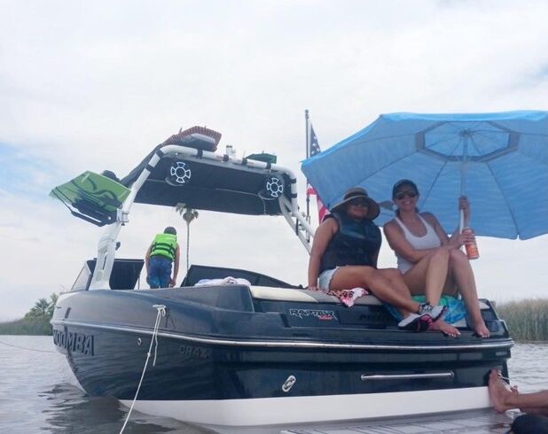 2020 Moomba Craz Wake/Surf Boat - Perfect for Lake Days!
